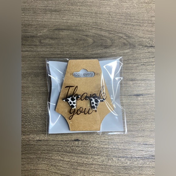 Mini Cow Stud Earrings - Picture 1 of 4